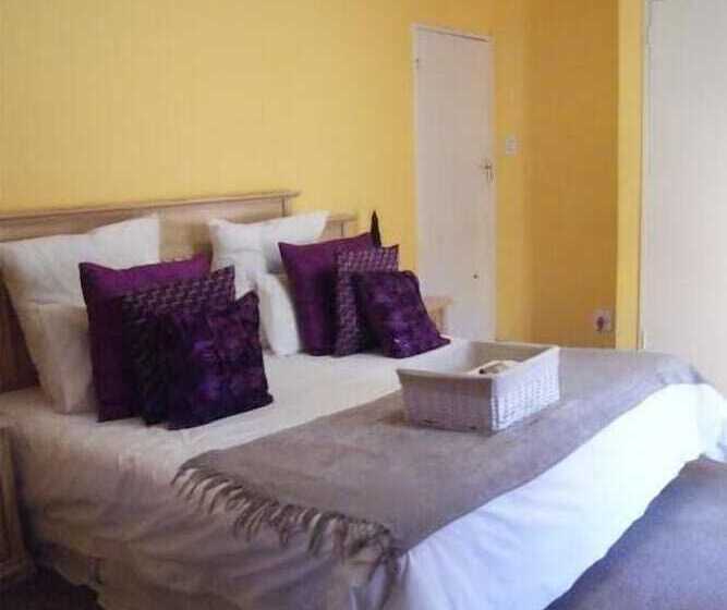 펜션 Kungwini Guest House And Conference Centre