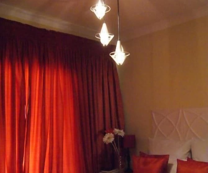 펜션 Kungwini Guest House And Conference Centre