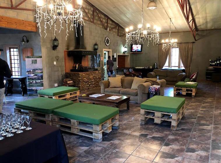 بنسيون Oaksrest Vineyards Guest Farm