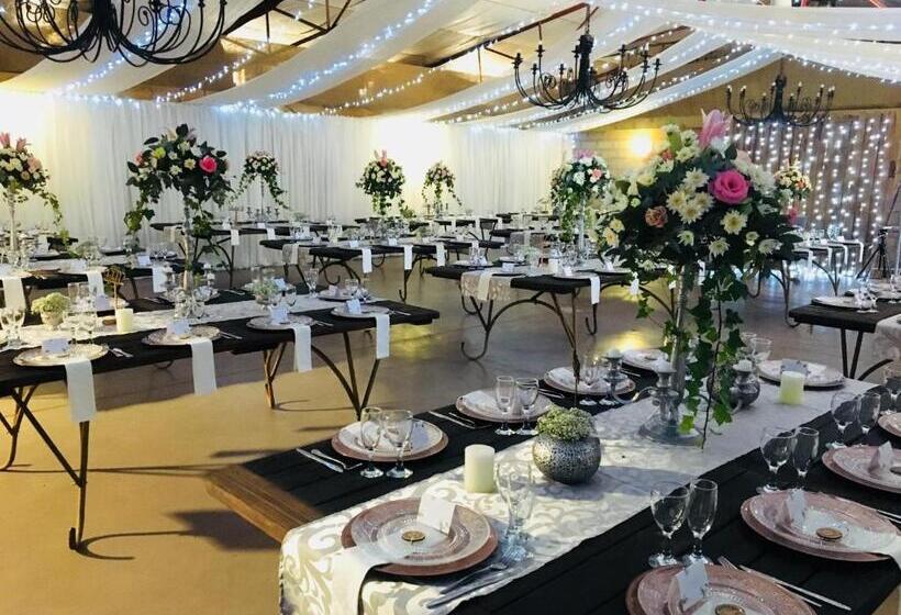 بنسيون Oaksrest Vineyards Guest Farm