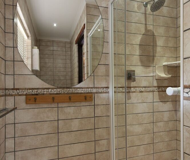 膳宿费 White Shark Guest House