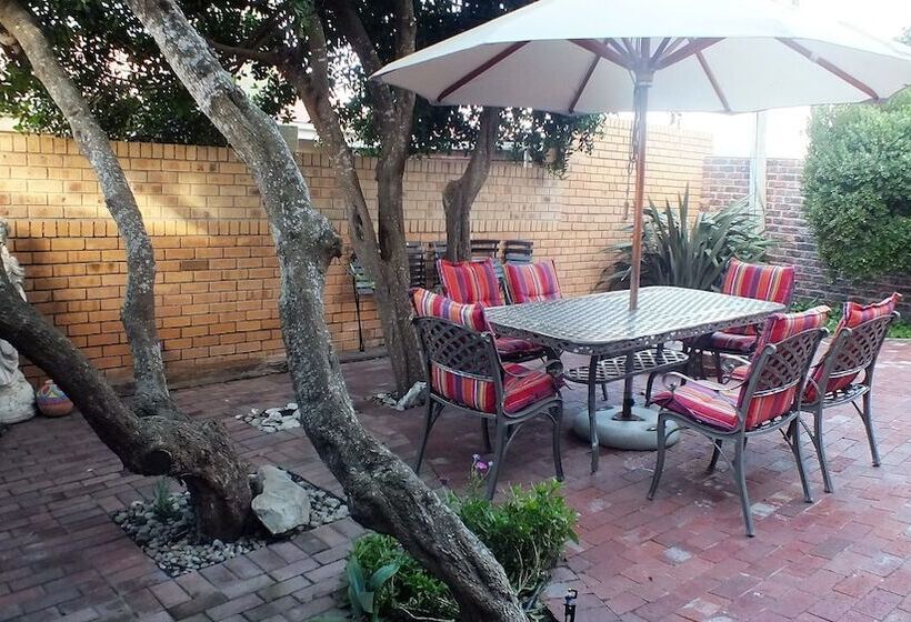 膳宿费 White Shark Guest House