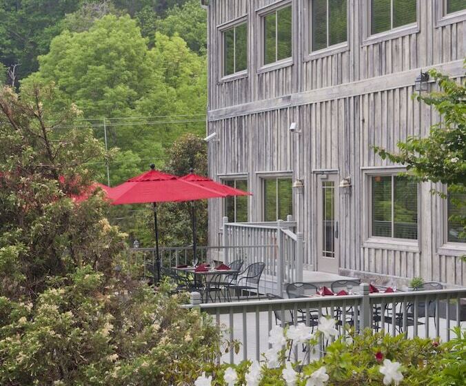 The Esmeralda Inn At Lake Lure