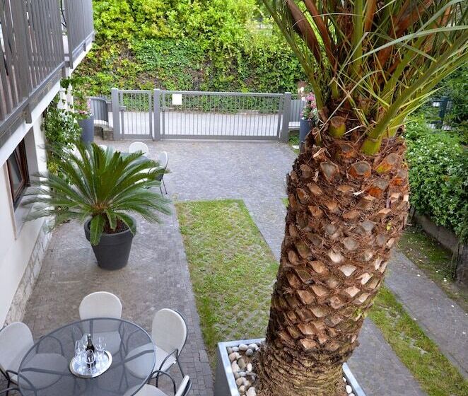 Villa Phoenix   Lake Apartments