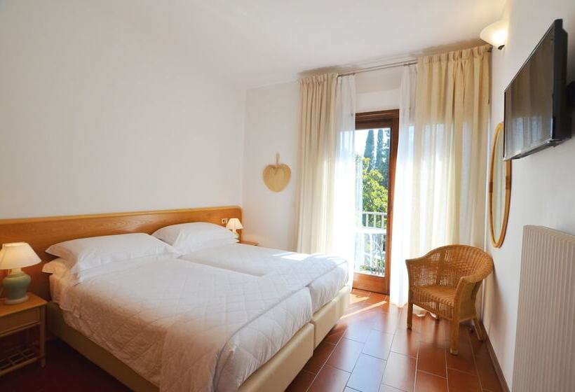 Villa Phoenix   Lake Apartments