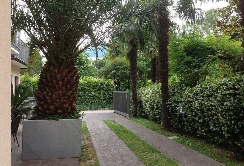 Villa Phoenix   Lake Apartments