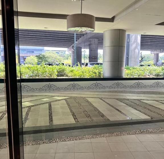 81 Newport Condominium Cluster 5 3a By Rechelle Nunag