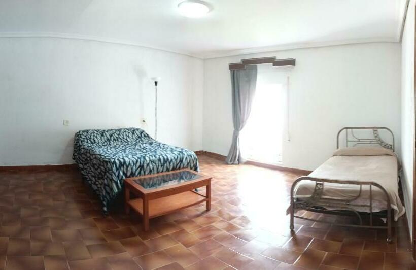 مبيت وإفطار Casa De Familia Estela