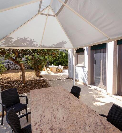 Bed and Breakfast Villa Giardino Delle Zie  Possibilità Di Servizio Mezza Pensione Cena Al Tavolo Colazione Vicino Osp