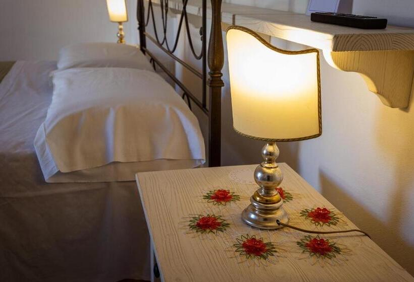 ベッドアンドブレックファースト Villa Giardino Delle Zie  Possibilità Di Servizio Mezza Pensione Cena Al Tavolo Colazione Vicino Osp