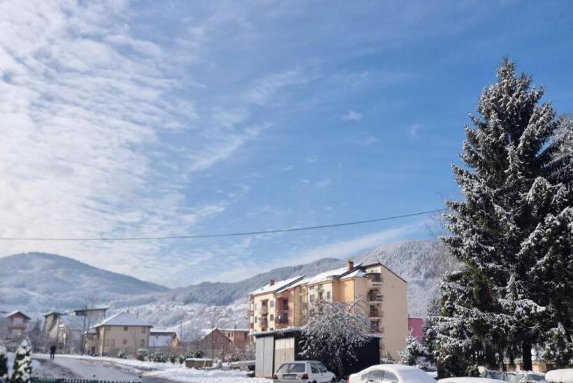 تختخواب و صبحانه Malena