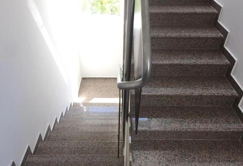 تختخواب و صبحانه Malena