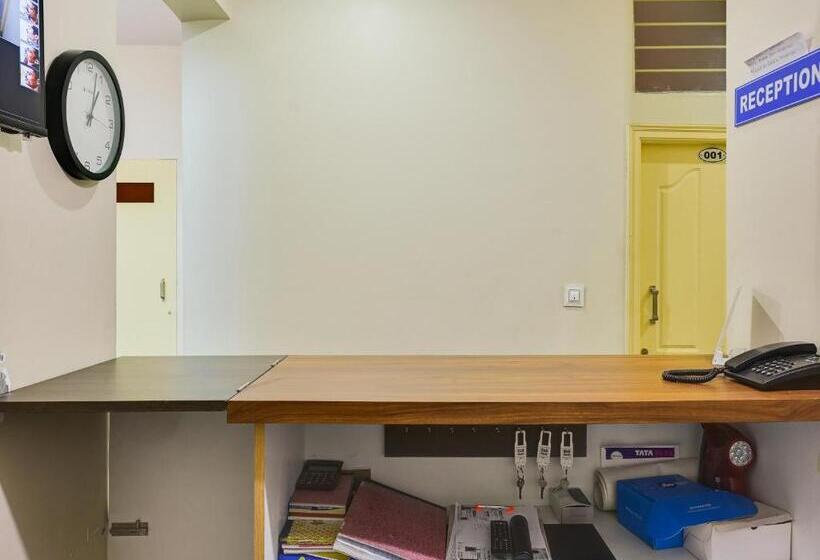 호텔 Spot On Shi Lakshmi Boarding And Lodging