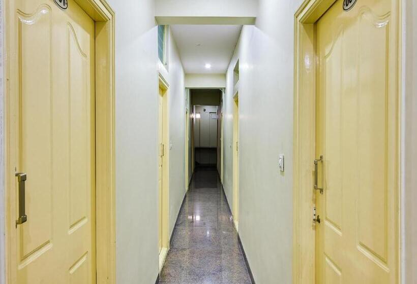 호텔 Spot On Shi Lakshmi Boarding And Lodging