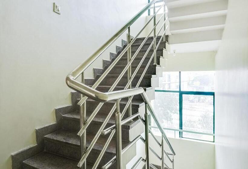 호텔 Spot On Shi Lakshmi Boarding And Lodging