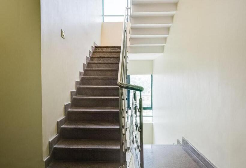 호텔 Spot On Shi Lakshmi Boarding And Lodging