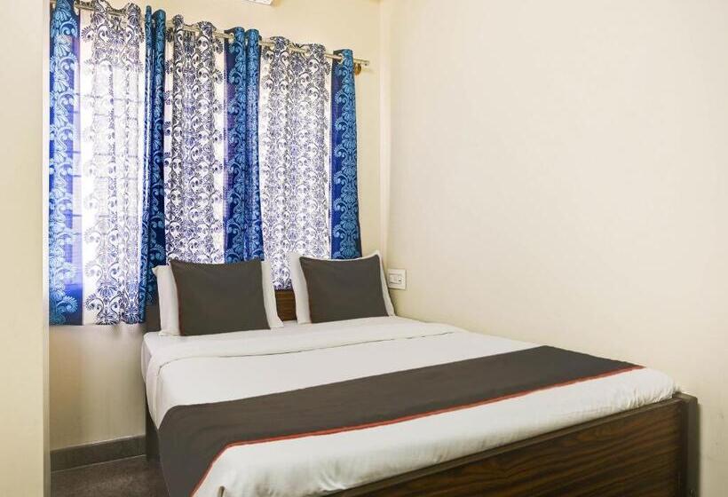 호텔 Spot On Shi Lakshmi Boarding And Lodging