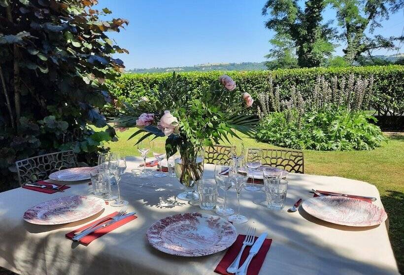 Пансион Au Milieu Coule La Garonne