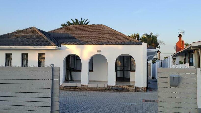 مبيت وإفطار Haresca Luxury Accommodation Parow