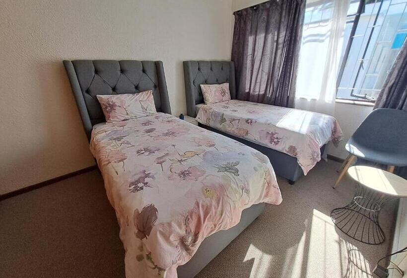 مبيت وإفطار Haresca Luxury Accommodation Parow