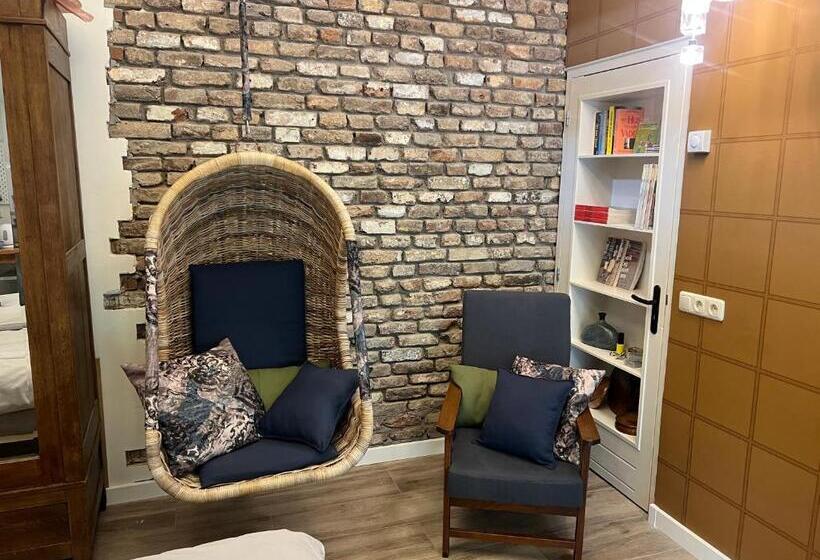 تختخواب و صبحانه T Kluphoes