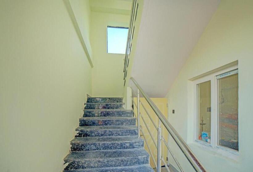 Super Collection O Hotel Lakeview Castle