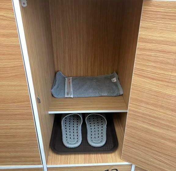 هتل کپسول 8h Hostel