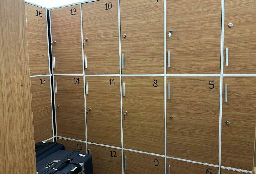 هتل کپسول 8h Hostel