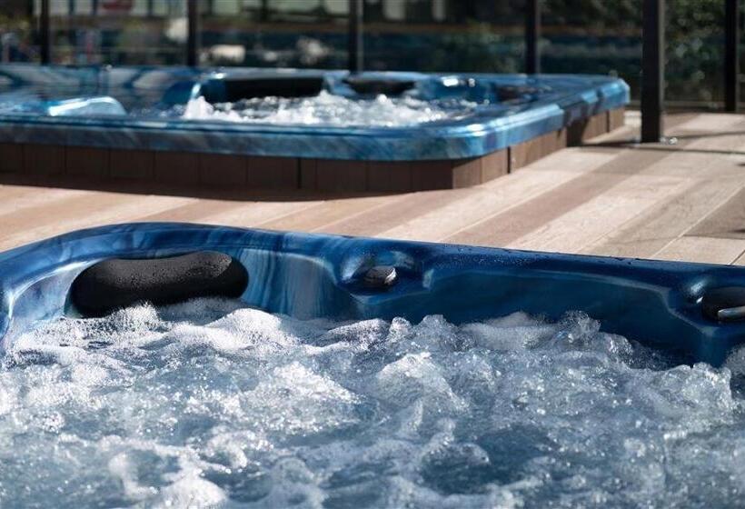 Отель Designer Suites   Versace On View