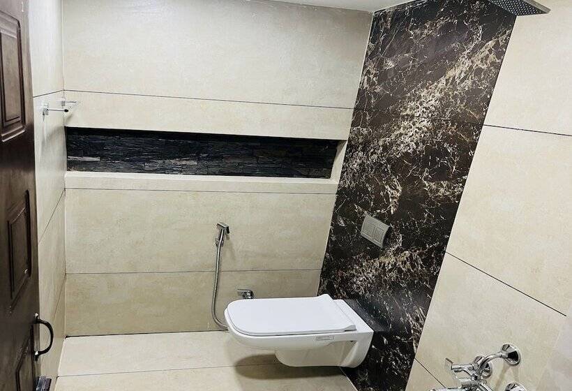 Отель The Tendoinn