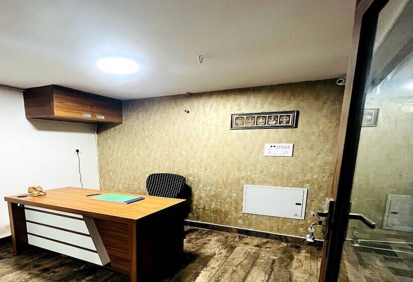 Отель The Tendoinn