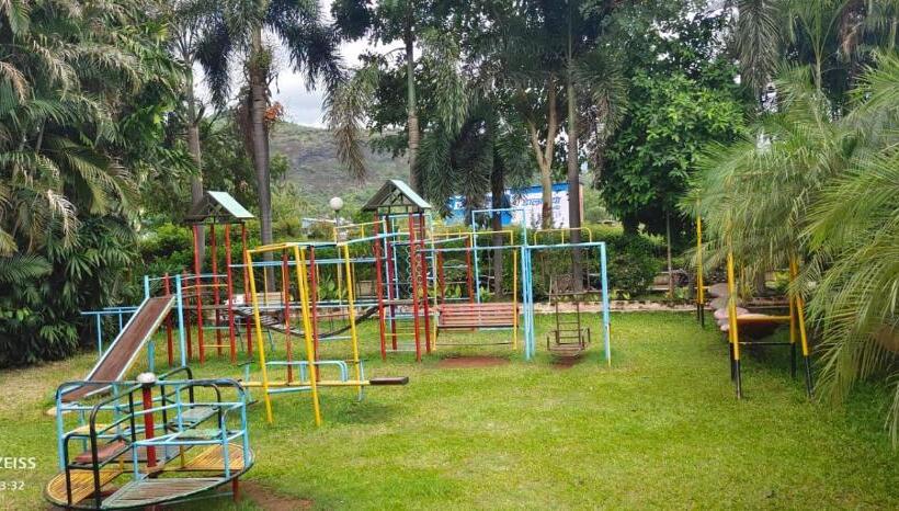 בית מלון כפרי Uk S Resort