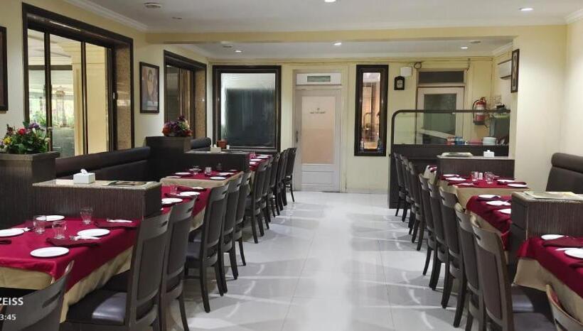 فندق Uk S Resort