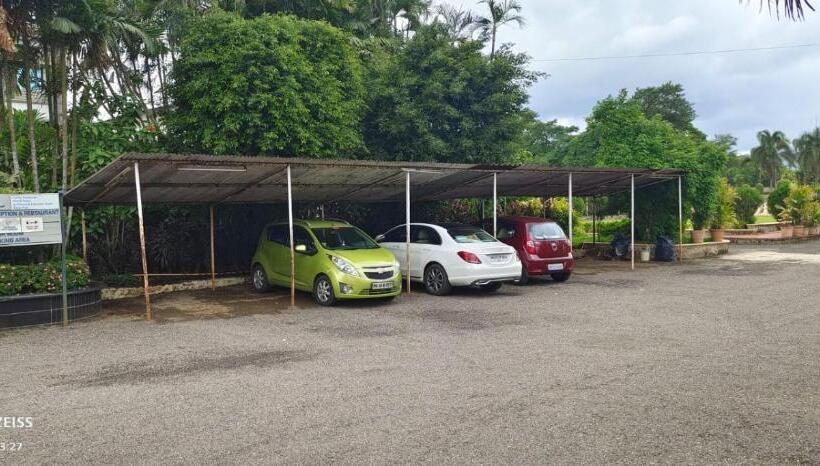 בית מלון כפרי Uk S Resort