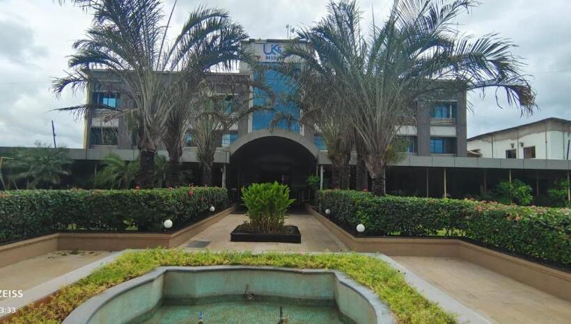 בית מלון כפרי Uk S Resort