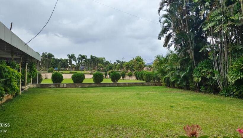 בית מלון כפרי Uk S Resort