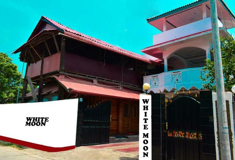 Отель White Moon Beach Resort