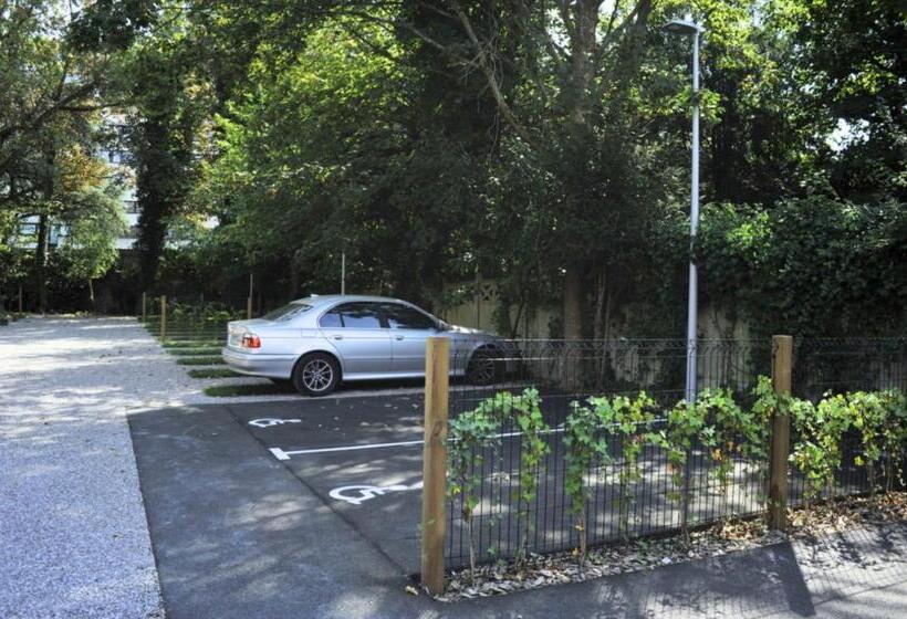 פנסיון The Kooch House 1