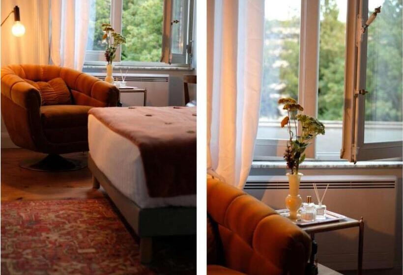 פנסיון The Kooch House 1