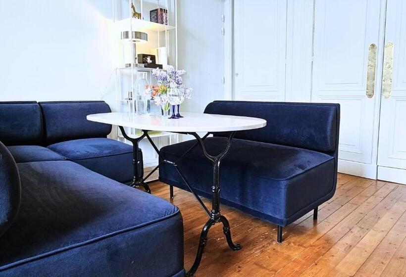 פנסיון The Kooch House 1.4