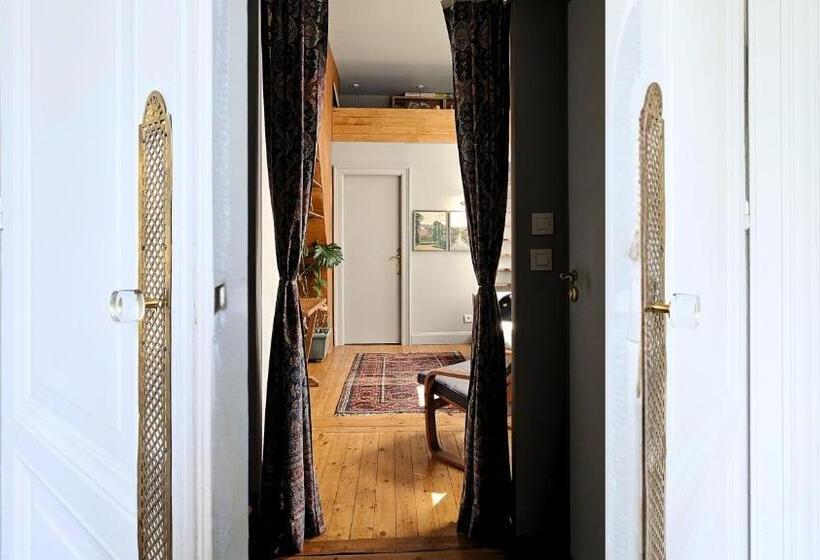 פנסיון The Kooch House 1.4