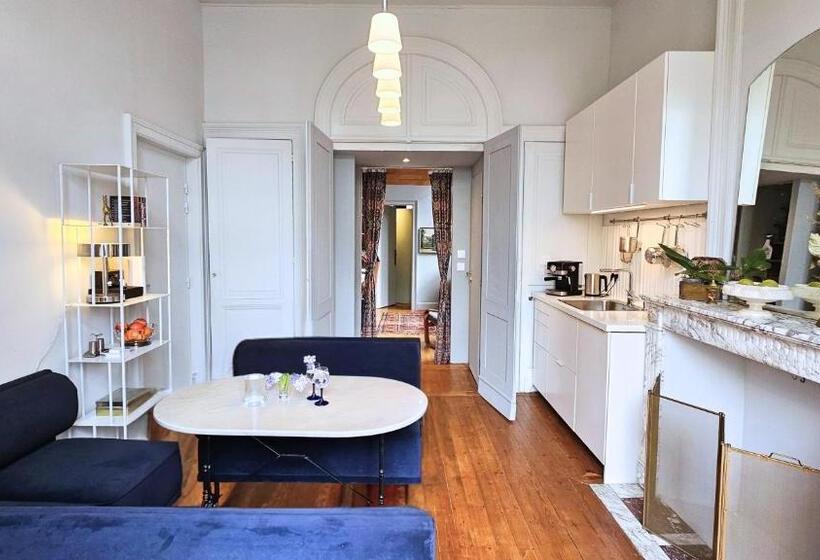 פנסיון The Kooch House 1.4