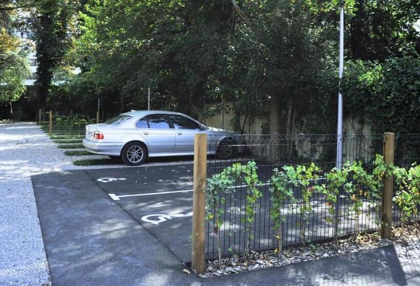 פנסיון The Kooch House 1.4