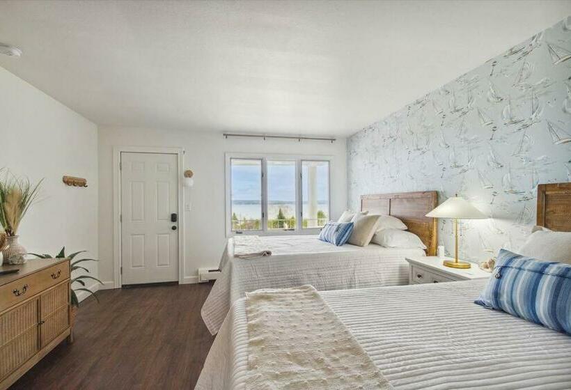 فندق صغير Petoskey Lake Front Views Workspace 4k Tv