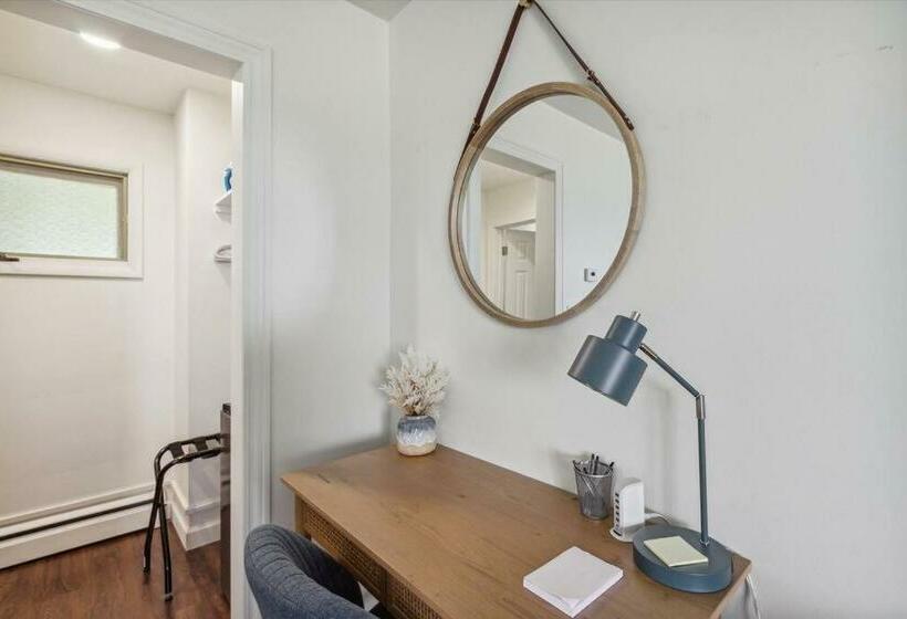 فندق صغير Petoskey Lake Front Views Workspace 4k Tv