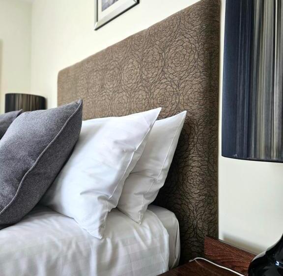 Общежитие The Swan At Compton