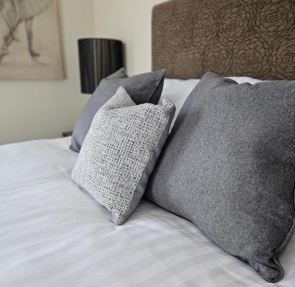 Общежитие The Swan At Compton