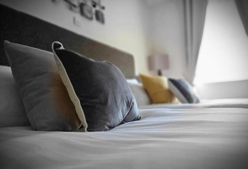 Общежитие The Swan At Compton