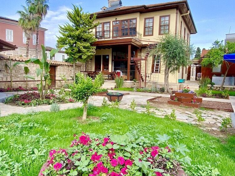 تختخواب و صبحانه Necip Bey Konağı