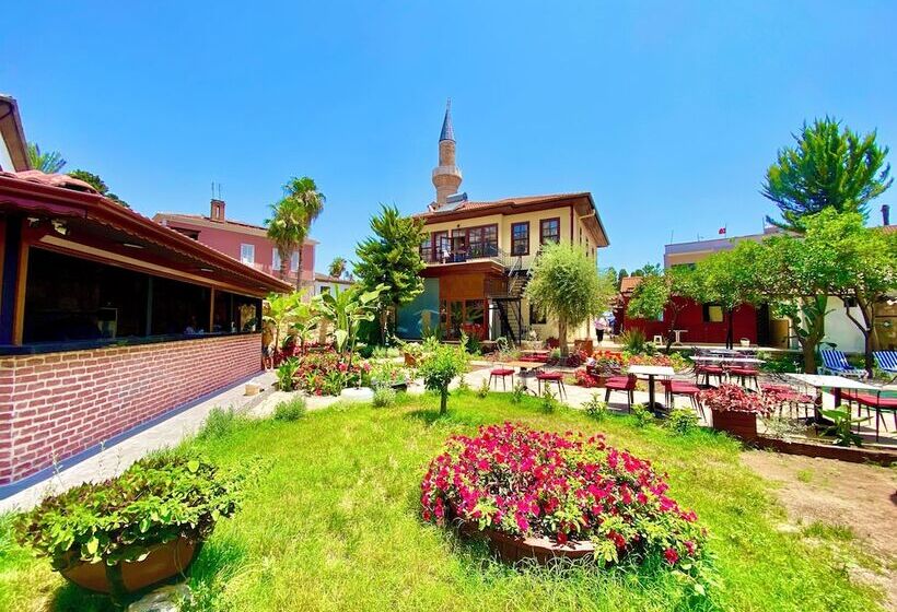 تختخواب و صبحانه Necip Bey Konağı